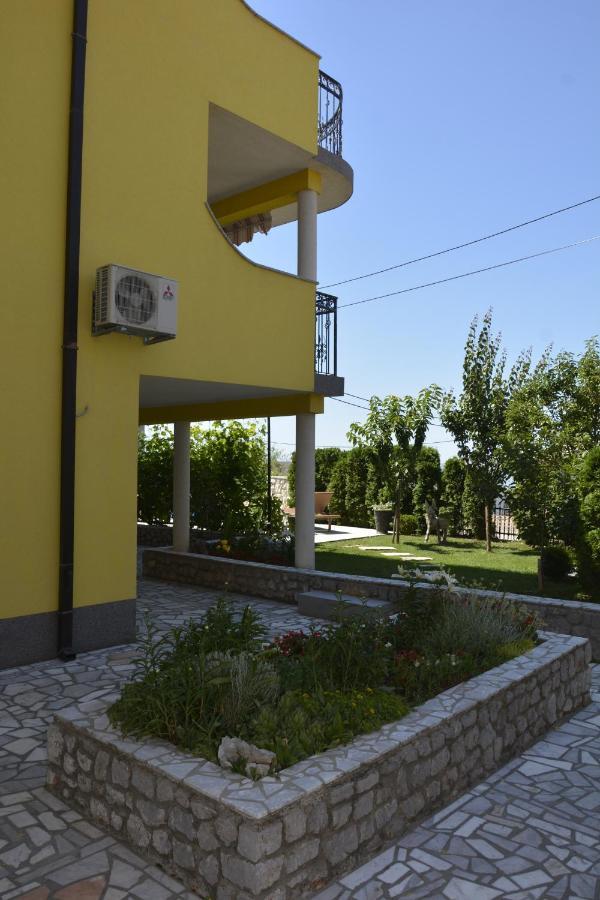 Maro Apartment *